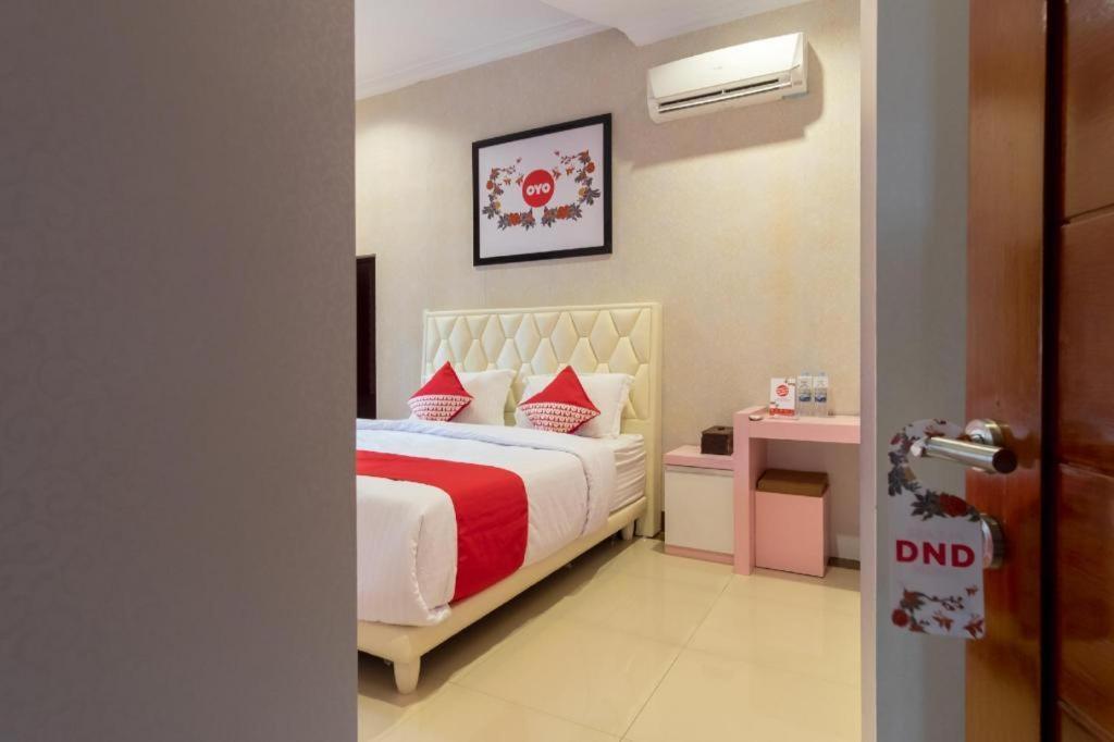 OYO 619 Naufal Guest House Syariah Medan Exterior foto