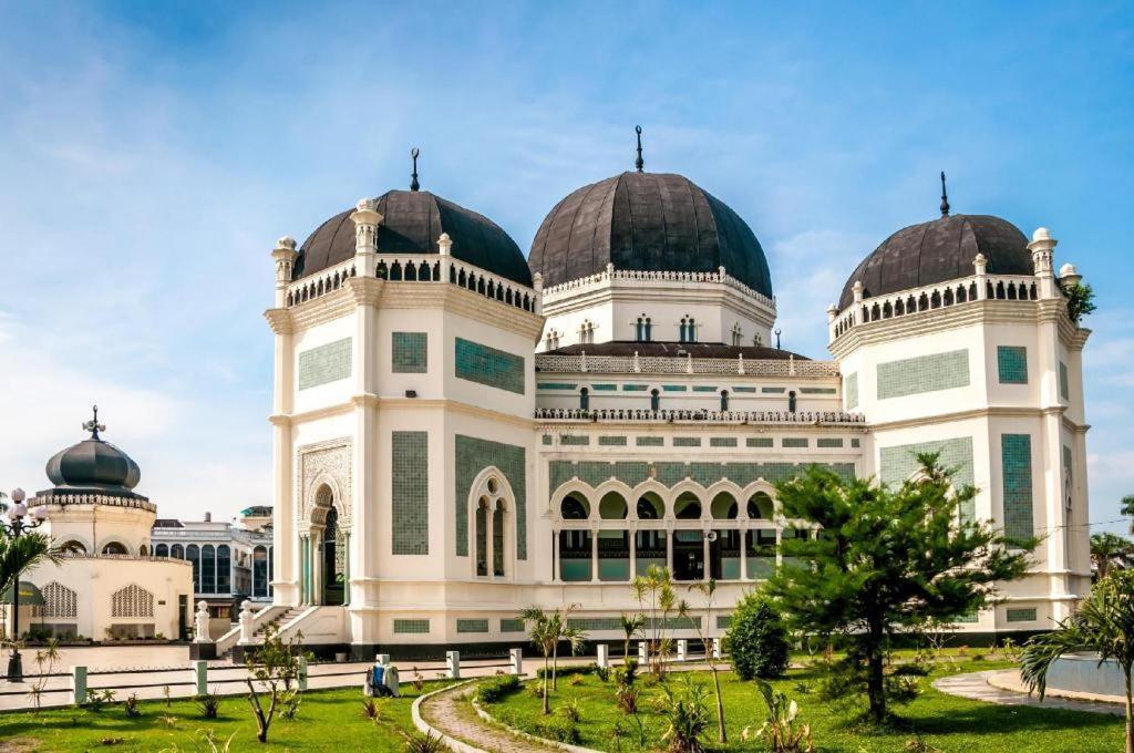 OYO 619 Naufal Guest House Syariah Medan Exterior foto