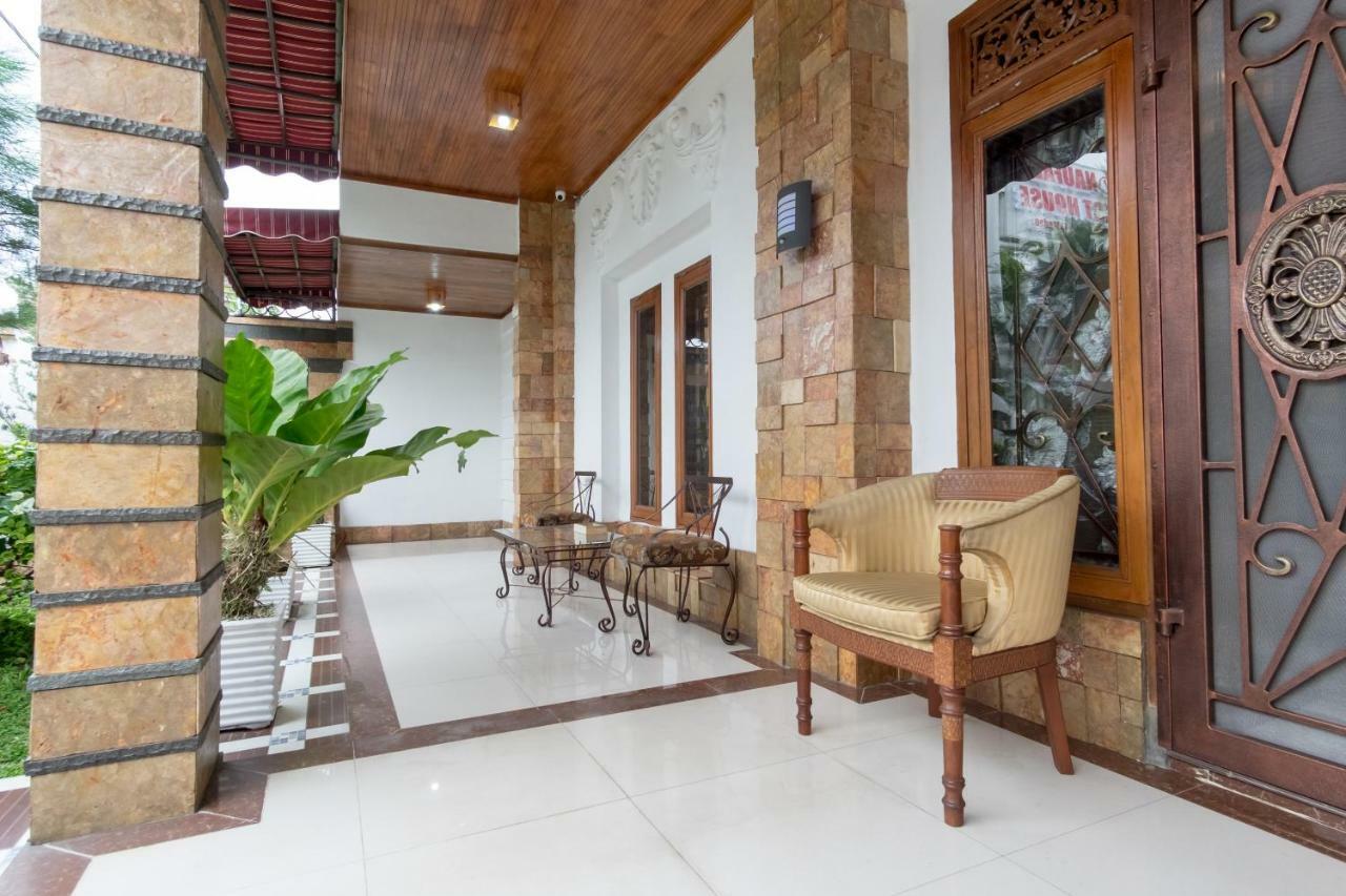 OYO 619 Naufal Guest House Syariah Medan Exterior foto