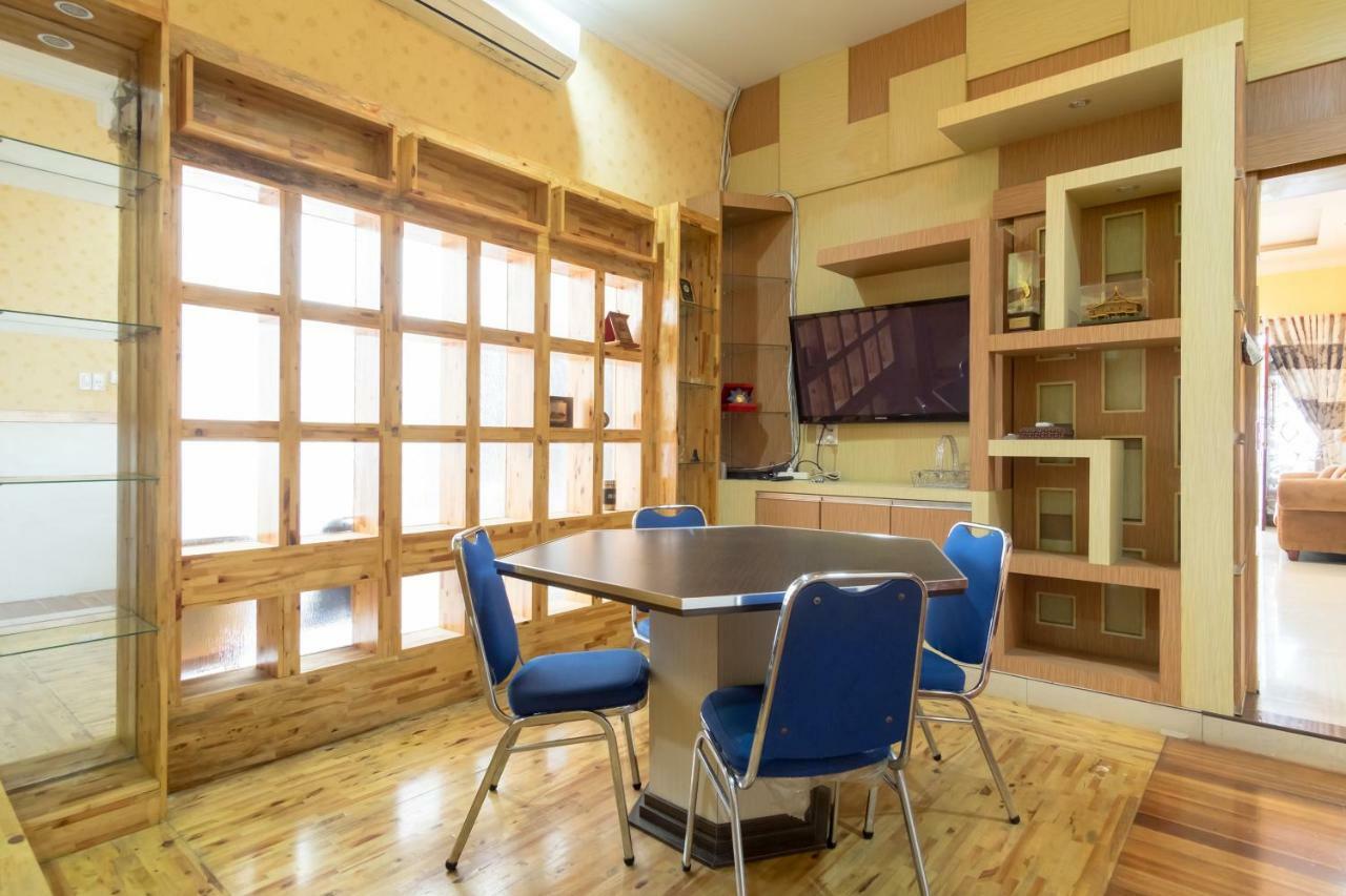 OYO 619 Naufal Guest House Syariah Medan Exterior foto