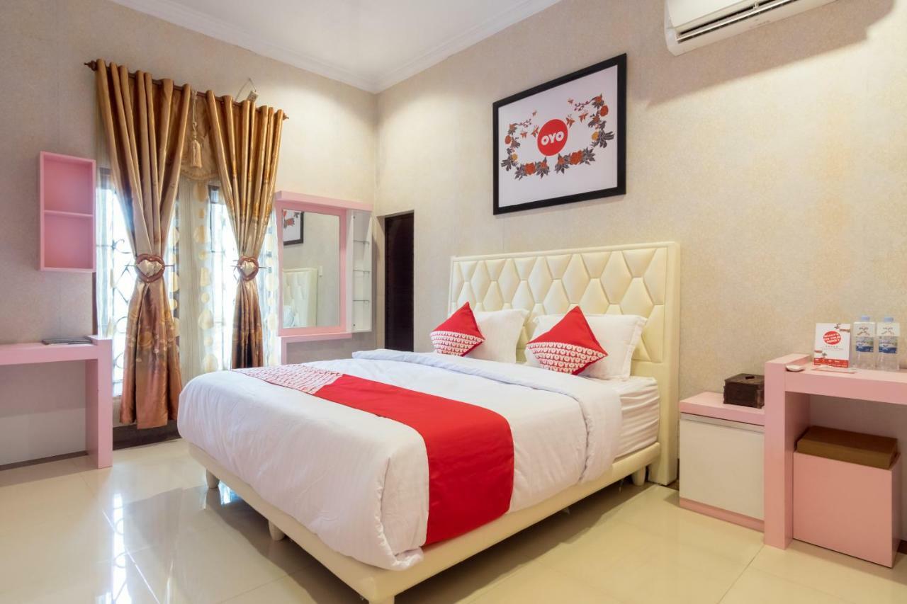 OYO 619 Naufal Guest House Syariah Medan Exterior foto